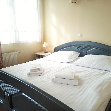Hotel Bartis Бартошице Экстерьер фото
