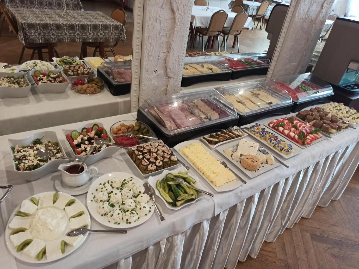 Hotel Bartis Бартошице Экстерьер фото