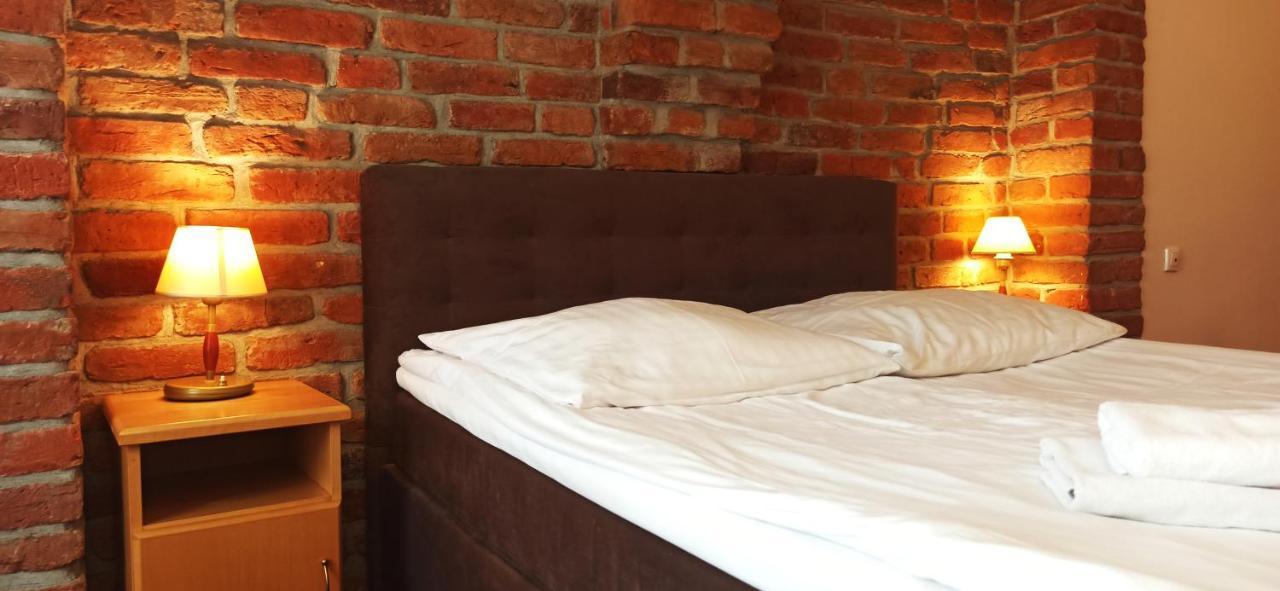 Hotel Bartis Бартошице Экстерьер фото