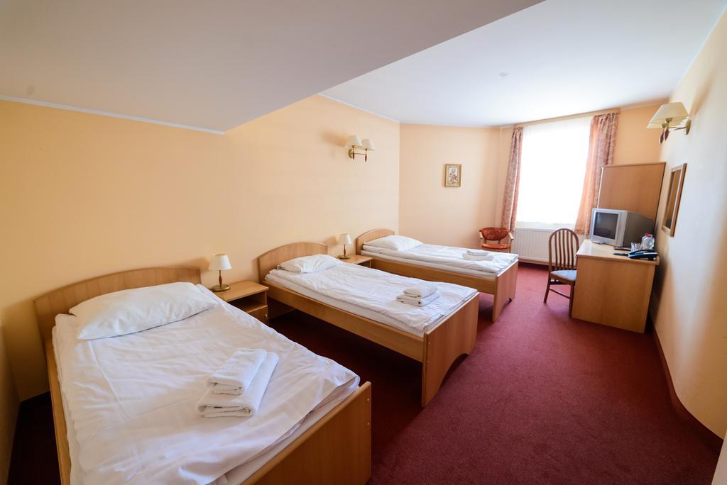 Hotel Bartis Бартошице Экстерьер фото
