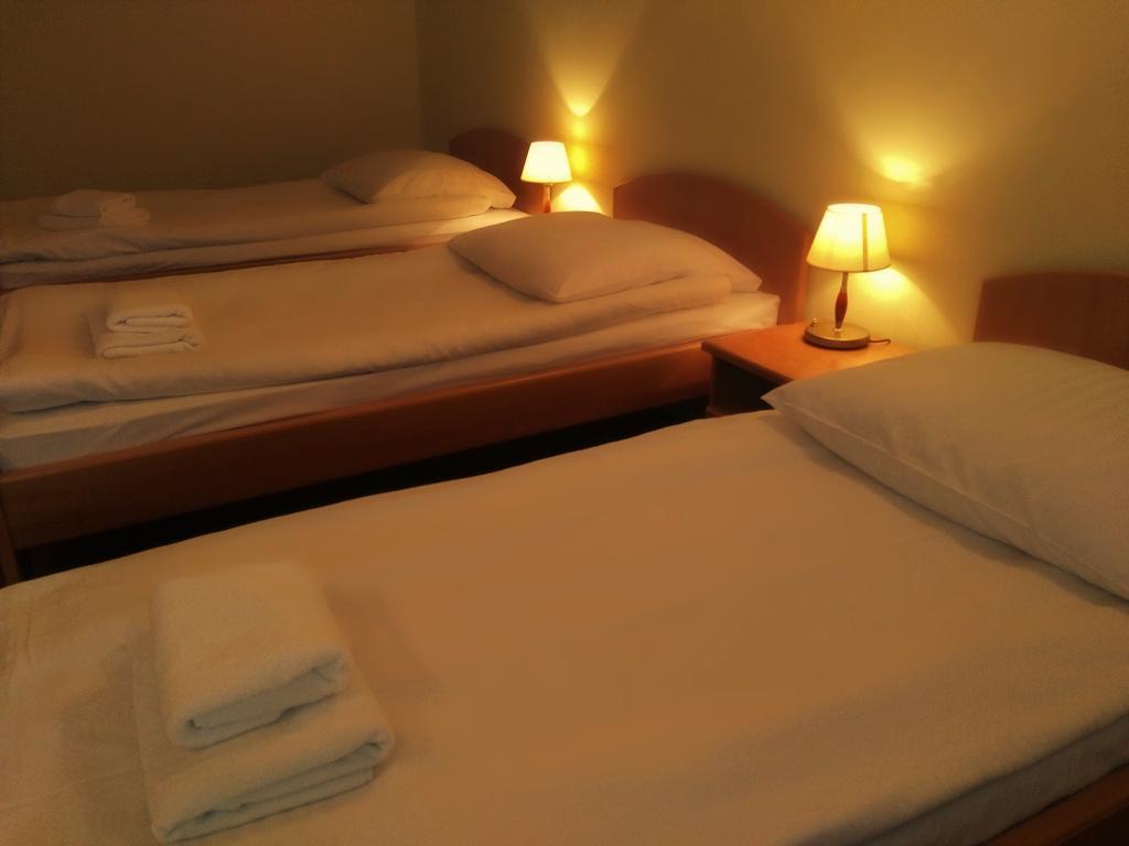 Hotel Bartis Бартошице Экстерьер фото
