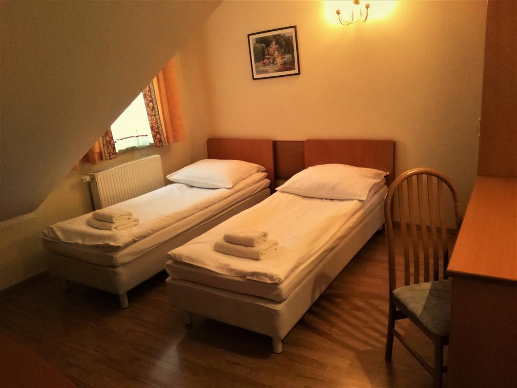 Hotel Bartis Бартошице Экстерьер фото