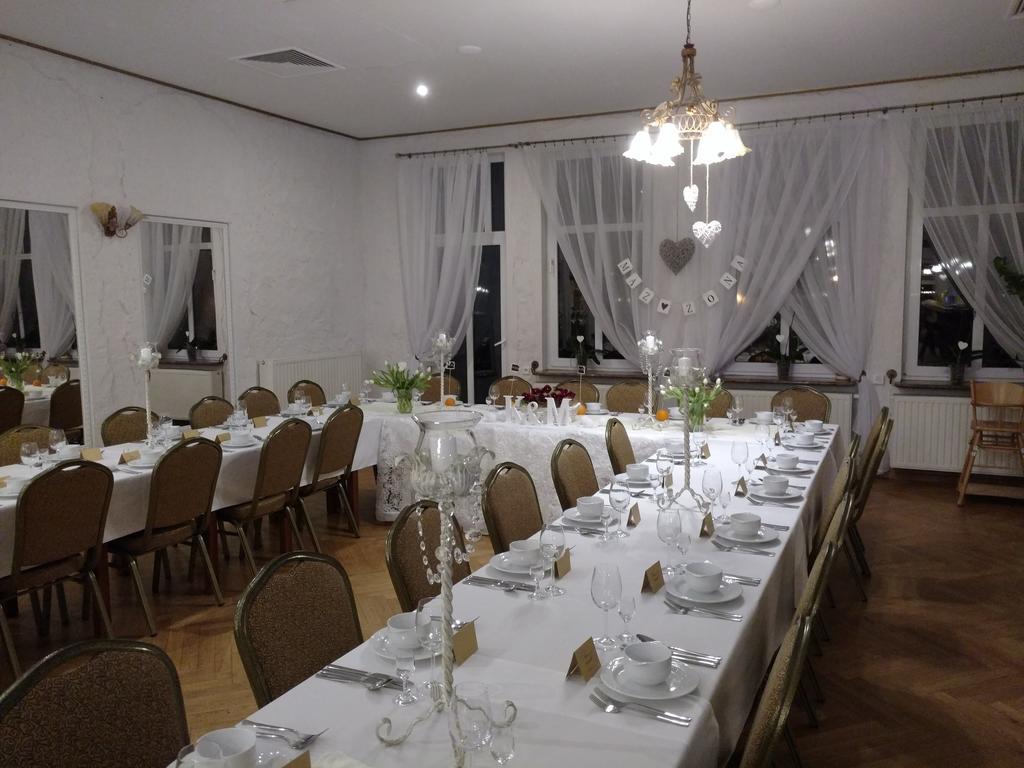 Hotel Bartis Бартошице Экстерьер фото