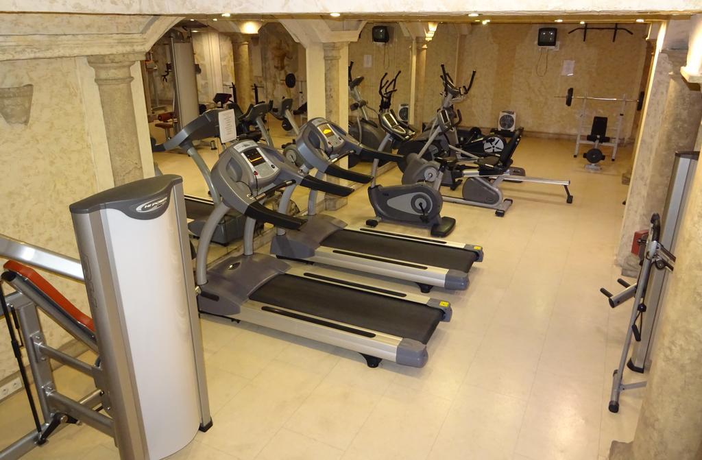 Hotel Bartis Бартошице Экстерьер фото