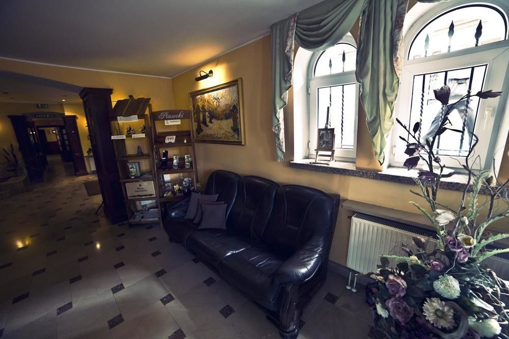 Hotel Bartis Бартошице Экстерьер фото