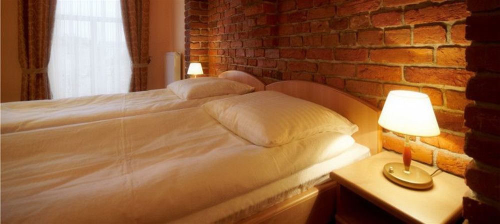Hotel Bartis Бартошице Экстерьер фото