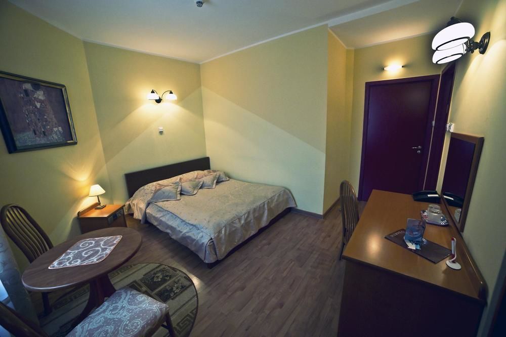 Hotel Bartis Бартошице Экстерьер фото