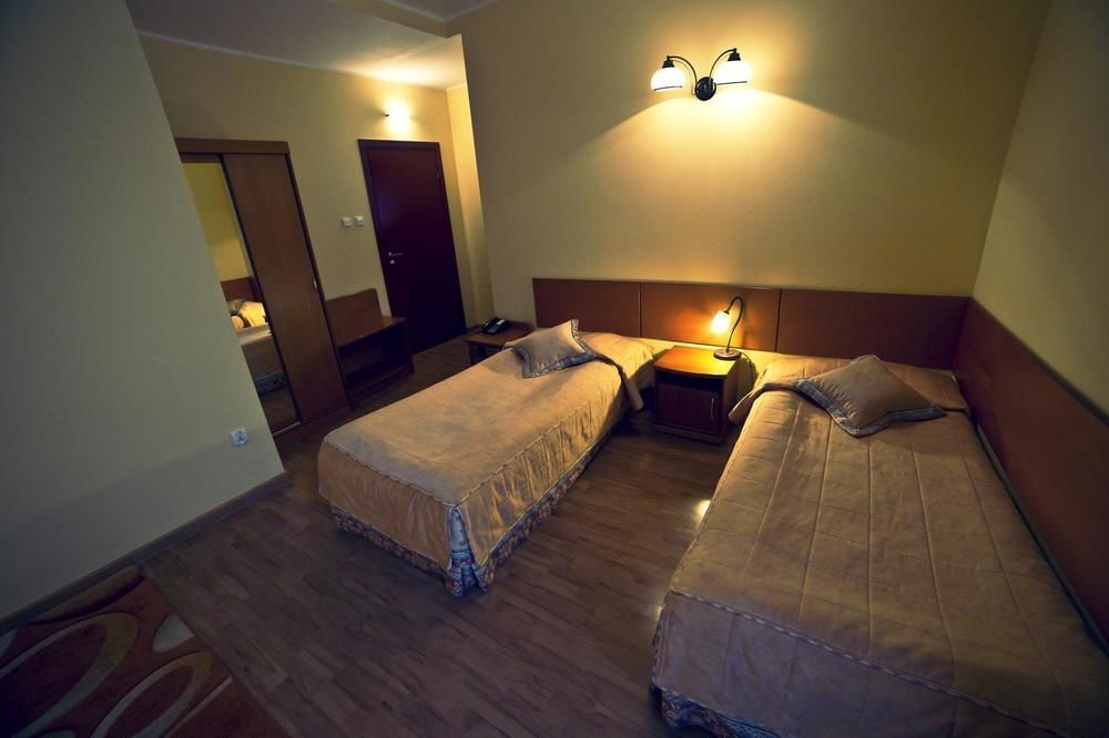 Hotel Bartis Бартошице Экстерьер фото