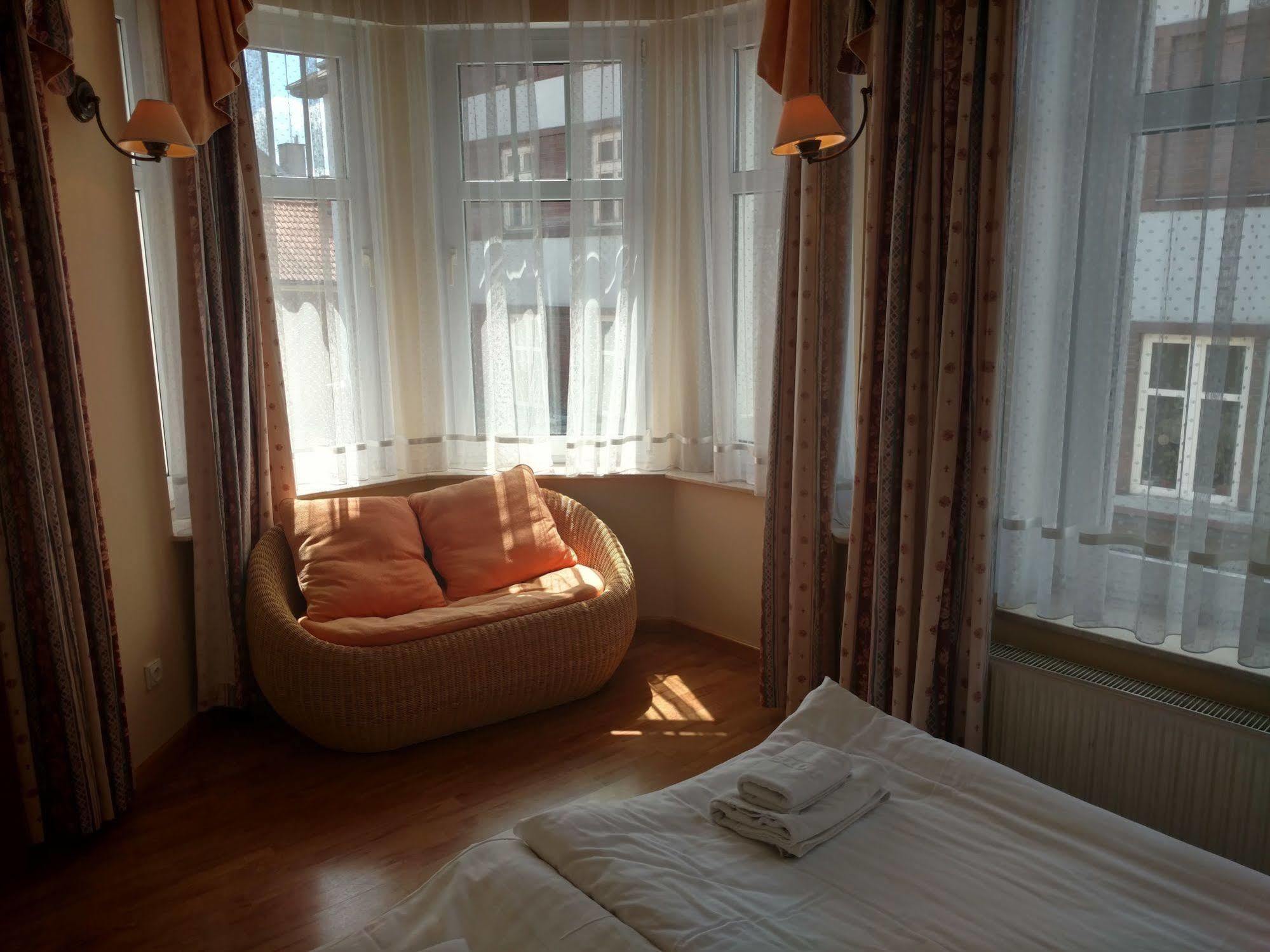 Hotel Bartis Бартошице Экстерьер фото
